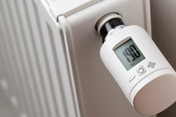 Digitaler Heizkörperthermostat an Heizung